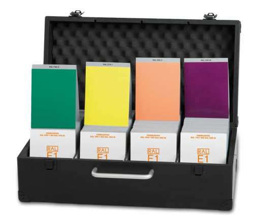 Artikelbild des Artikels “RAL E1 Primary standards of all 490 RAL EFFECT colours in a “